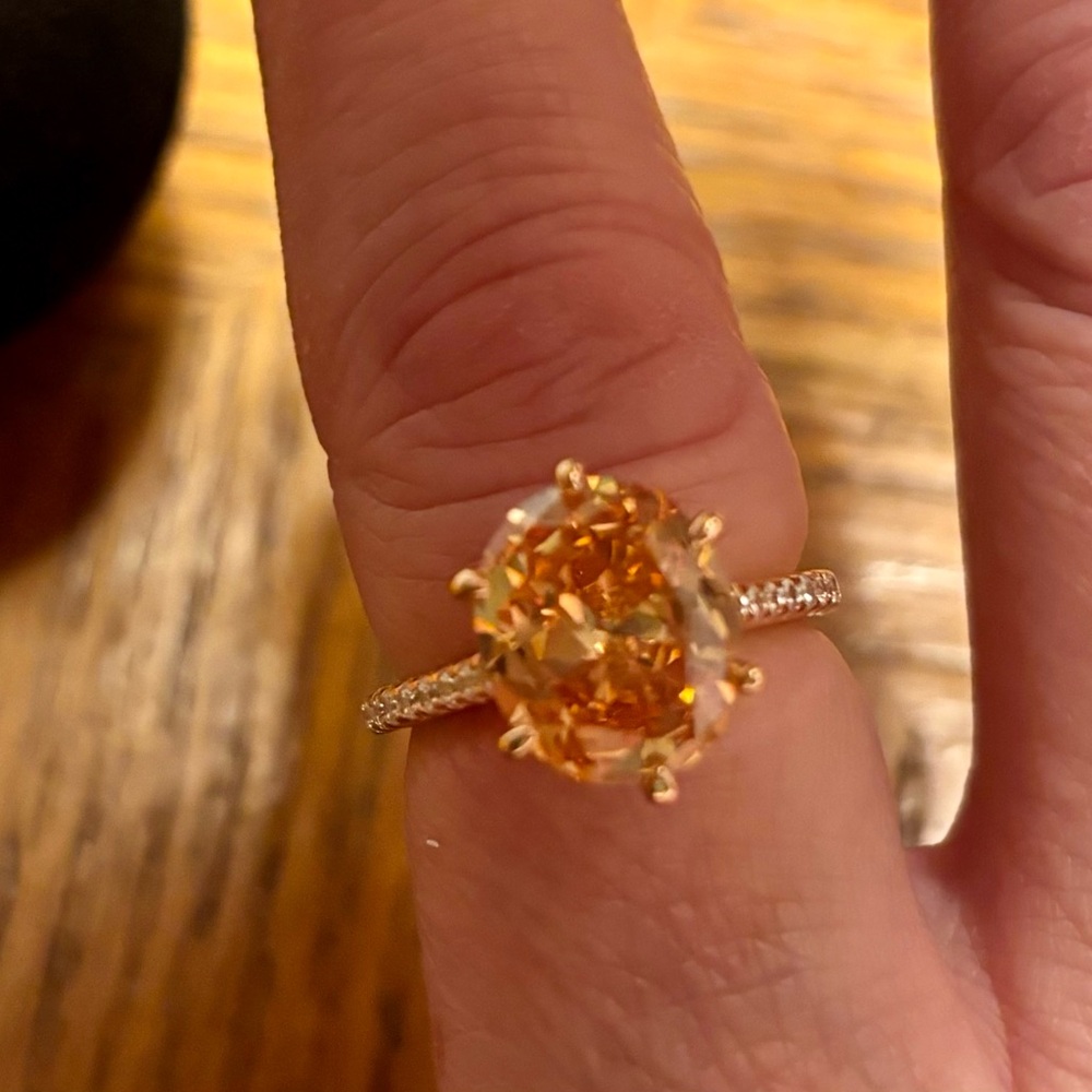 Itola Jewelry Champagne Ring Size 7 BRAND NEW NEVER WORN…. - Picture 6 of 8